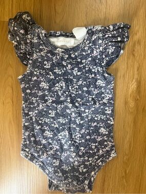Jamie Kay Floral Flutter-Sleeve Baby Bodysuit